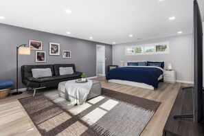 4 Schlafzimmer, Schreibtisch, Bügeleisen/Bügelbrett, Reisekinderbett