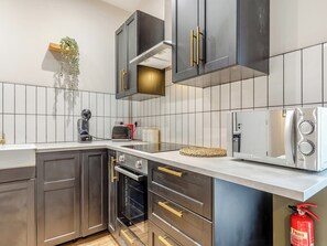 Cookware/dishes/utensils