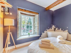 1 bedroom, bed sheets
