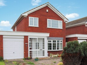 Exterior - 4 bedroom accommodation in Rhyl (Rhyl)