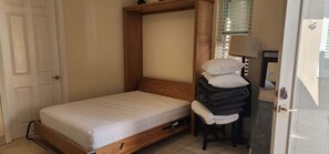 1 habitación, tabla de planchar con plancha, wifi gratis y ropa de cama 