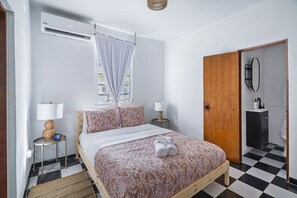 1 habitación, tabla de planchar con plancha, wifi gratis y ropa de cama 