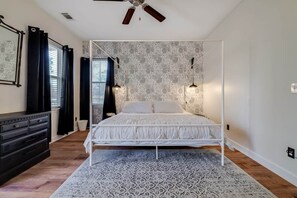 Unclassified image, 5 of 35, button - Pooler - Tupelo Honey - TWO Houses - Sleeps 16 (Pooler)