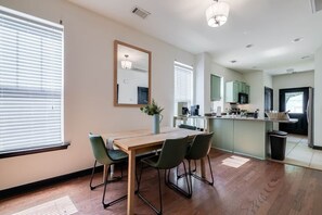 Unclassified image, 3 of 35, button - Pooler - Tupelo Honey - TWO Houses - Sleeps 16 (Pooler)