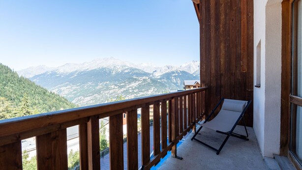 Property grounds - Apt 6 ppl near the ski runs (Modane)