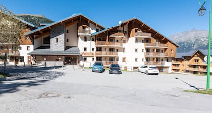 Apt 6 ppl near the ski runs