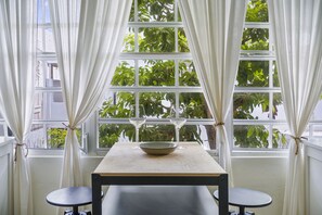 Dining - Luxury 1 bed Apartment 9. Steps from the beach! (San Juan)