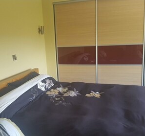 1 chambre, fer et planche à repasser, Wi-Fi gratuit, draps fournis