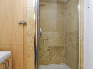 Towels - This quaint chocolate box cottage is nestled in the heart of Cartmel village. (Cartmel)