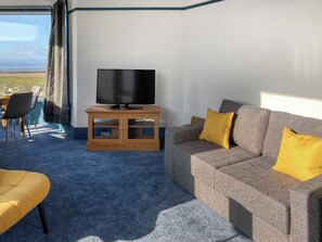 Living area - A beautiful two bedroom apartment with stunning views over Morecambe Bay. (Morecambe)