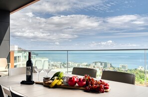Outdoor dining - Becas Place, a Home in Madeira (Funchal)