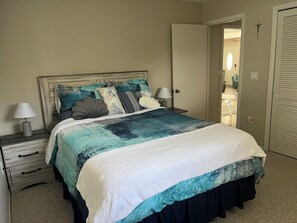 3 bedrooms, iron/ironing board, WiFi, bed sheets - Welcome to the Seahorse Ranch. 3 Bedroom, 2 bathroom, private heated pool. (Venice)