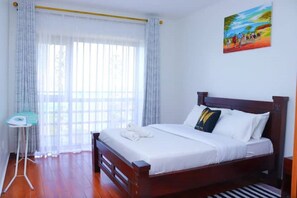 2 Schlafzimmer, Bügeleisen/Bügelbrett, Bettwäsche