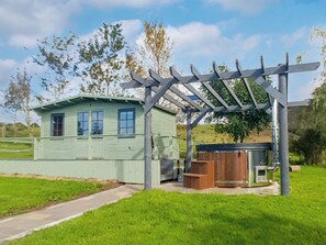 Property grounds - 3 bedroom accommodation in West Kilbride (West Kilbride)