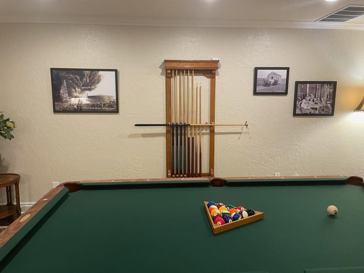 Hidden Jewel! Walk to OU, Hot Tub, Pool Table, Huge back yard, Outdoor Fireplace