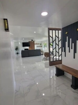 Interior - Luxurious Home Near Airport (El Paso)