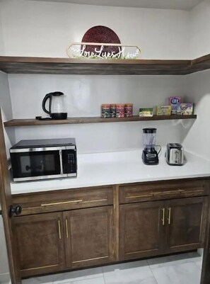 Private kitchen - Luxurious Home Near Airport (El Paso)