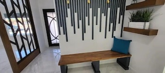 Luxurious Home Near Airport