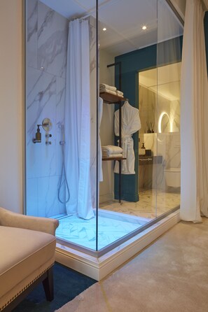 Superior Suite, 1 King Bed | Premium bedding, pillow-top beds, soundproofing, free WiFi - The Townhouse (Udine)
