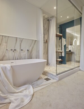 Suite Deluxe, 1 très grand lit, baignoire | Salle de bain