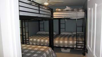 8 bedrooms, travel cot, WiFi, bed sheets