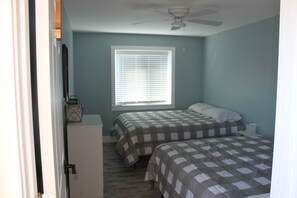 8 bedrooms, travel cot, WiFi, bed sheets - Big Group Barndominium- minutes from beautiful Lake Superior shoreline!  (Grand Marais)