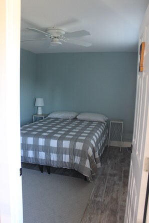 8 bedrooms, travel cot, WiFi, bed sheets