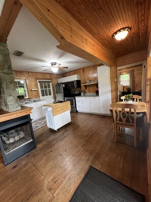 冰箱、微波炉、烤箱、炉灶