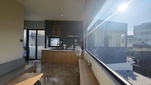 A modern kitchen with a large window, a dining area, and a view of the city. - Apartment 2 double bed, modern, new, Nha Trang (Nha Trang)
