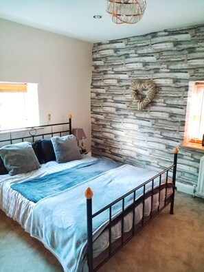 Design-huone | 1 makuuhuone, Tempur Pedic -patjalliset sängyt