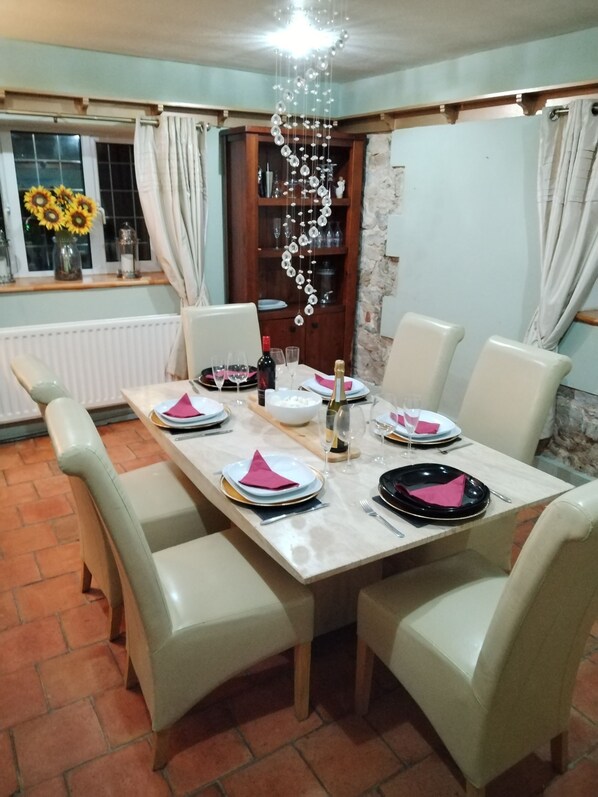 Breakfast and dinner served - The oast guesthouse (Maidstone)