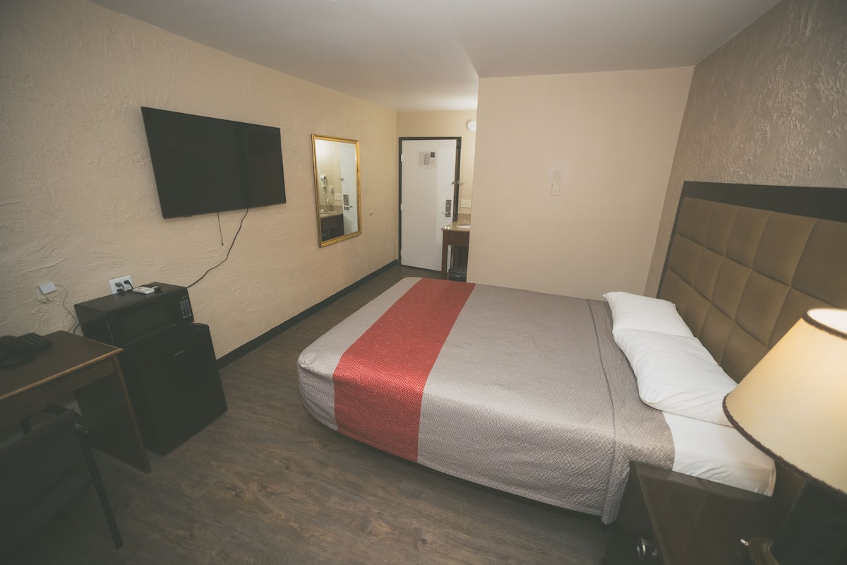 Basic Room, 1 Bedroom, Non Smoking, Refrigerator & Microwave | 1 bedroom, desk, laptop workspace, free WiFi
