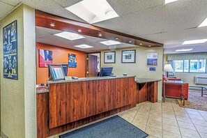 Reception - Economy Inn (Appleton)