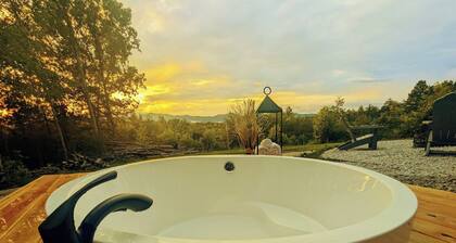 Spotted Deer Cabin- Mountain Views- Outdoor Tub