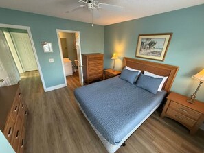 5 bedrooms, iron/ironing board, free WiFi - Sandpiper OIB - 5BR pool and beach access (Ocean Isle Beach)