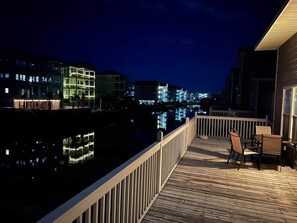 Outdoor dining - Sandpiper OIB - 5BR pool and beach access (Ocean Isle Beach)
