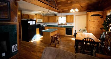 Ron's Big House is a beautiful 4-bedroom cabin in Cliffview Resort with Wi-FI.