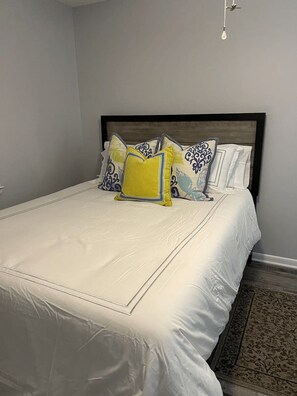 3 bedrooms, iron/ironing board, WiFi, bed sheets - Pillows of Patron (Brunswick)