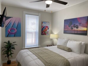 3 bedrooms, iron/ironing board, free WiFi, bed sheets - Beach Bum! Pro Cleaned, Self Check in Sleeps 8 (Racine)