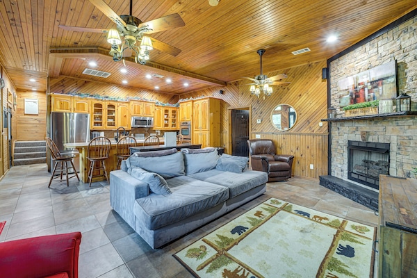Stigler Vacation Rental | 4BR | 4BA | 2,100 Sq Ft | Stairs Required