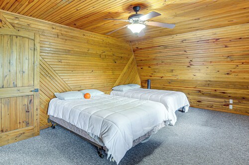 Lake Eufaula Cabin w/ Hot Tub & Large Deck
