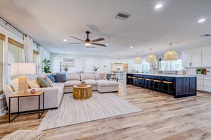 TV - ⚓Cortez Cabana! Canal front home w/heated pool & boat dock!⚓ (Bradenton)