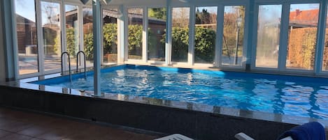 Inomhuspool och uppvärmd pool