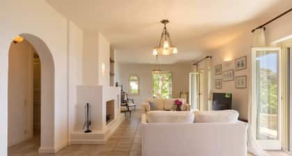 Beachfront Andros Retreat | Villa Stenies Ilios | 3 bedrooms | Stunning SeaViews | Piso Gialia Beach