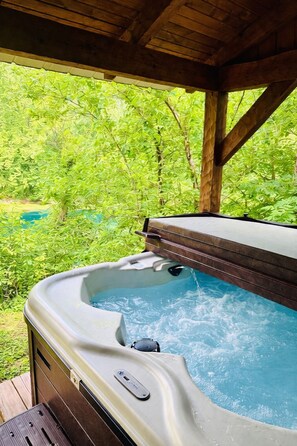 Outdoor spa tub