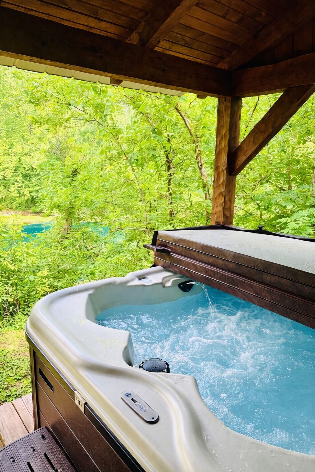 Tina de hidromasaje al aire libre