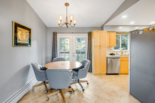 Dog-friendly home with a fenced yard, putting green, & shared washer/dryer