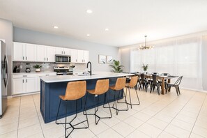 雪櫃、微波爐、焗爐、爐具