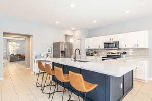 雪櫃、微波爐、焗爐、爐具