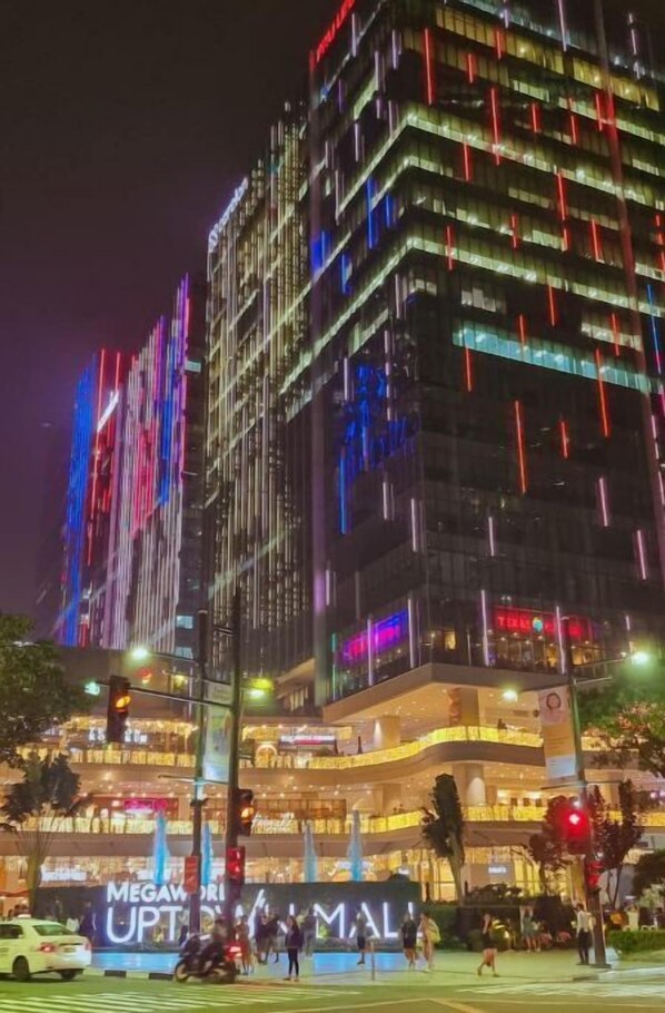 Exterior - Uptown Parksuites Urban Prime Retreat 1BR w/ Pool View, Washer, Wi-fi&Netflix (Taguig)